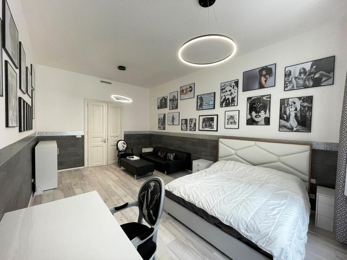 Vintage & Modern - Of Both Worlds In The Heart Of Apartment Prague